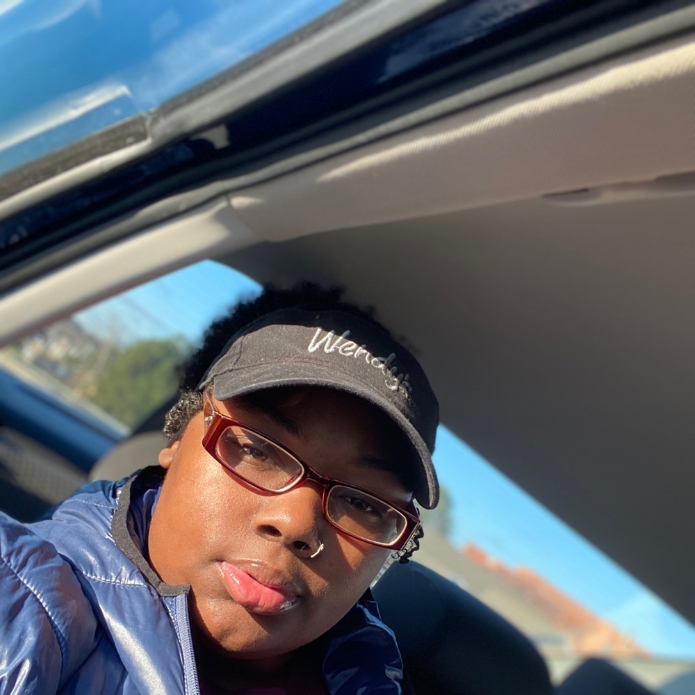 Meet your Posher, Kinizia